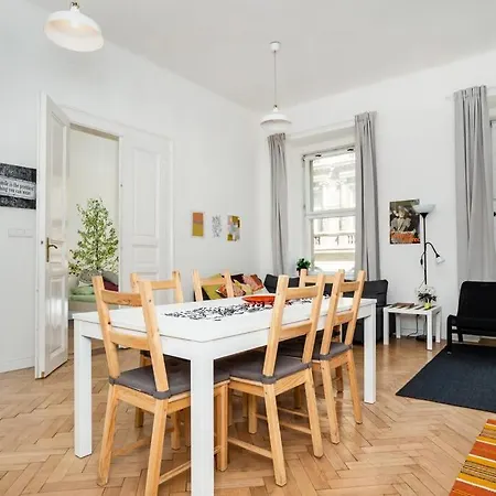 Bright, Spacious In The Historic Centre Πράγα