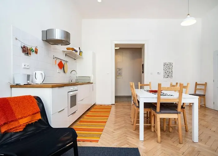 Bright, Spacious In The Historic Centre *
