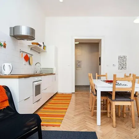 Bright, Spacious In The Historic Centre *