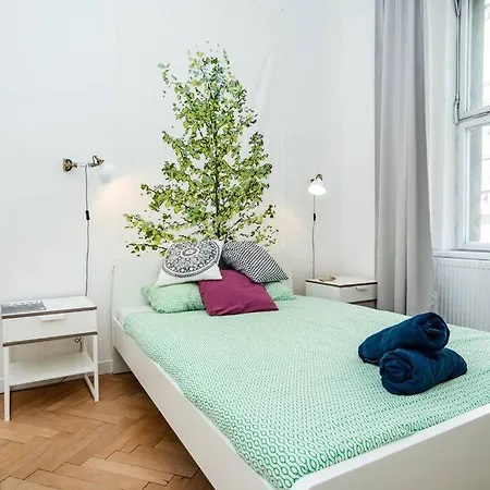 Apartmán Bright, Spacious In The Historic Centre