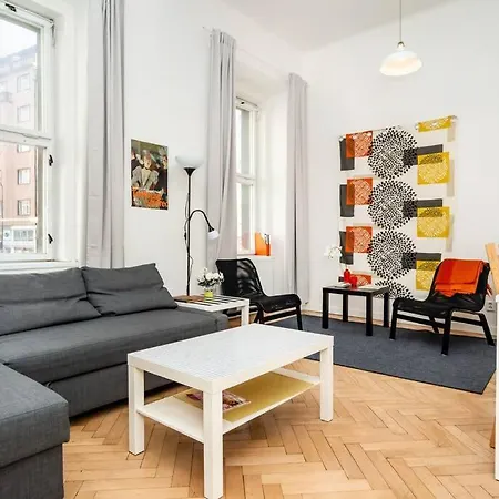 Bright, Spacious In The Historic Centre شقة