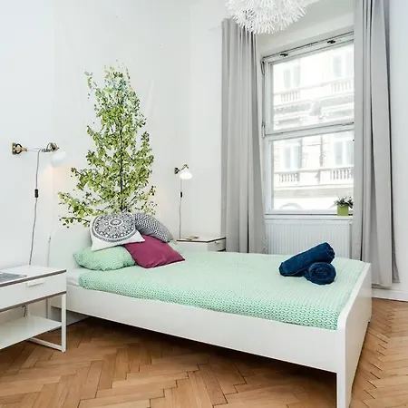 Bright, Spacious In The Historic Centre * Praga